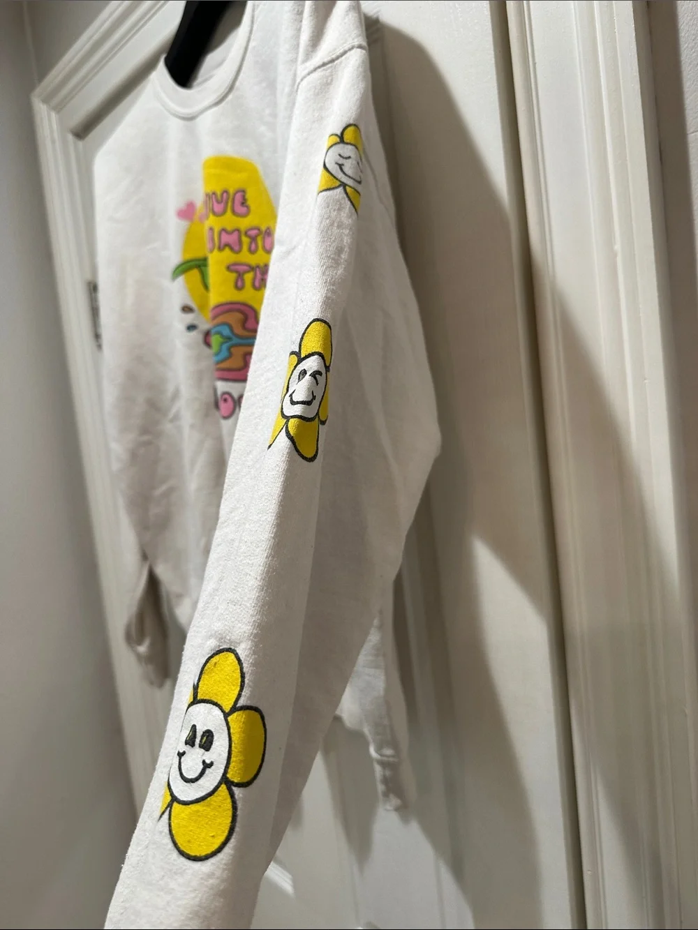PacSun Cream Graphic Crewneck Sweatshirt with Yellow & Pink Accents